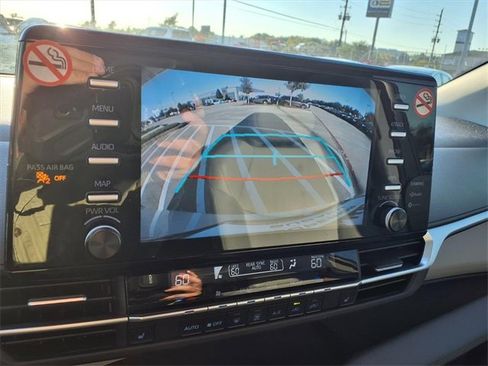 Used 2023 Toyota Sienna XLE image 18