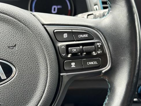 Used 2019 Kia Niro EX Premium w/ Cold Weather Package 1.0 FWD image 24