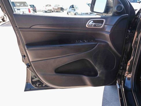 Used 2015 Jeep Grand Cherokee Altitude AWD/4WD image 23