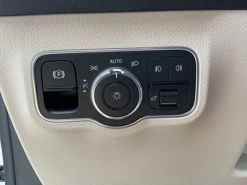 New 2025 Mercedes-Benz GLB 250 image 24