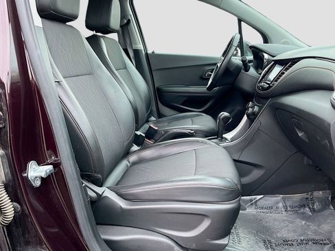 Used 2022 Chevrolet Trax LT w/ Driver Confidence Package image 25