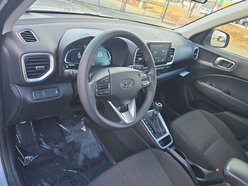 Used 2024 Hyundai Venue SE image 21