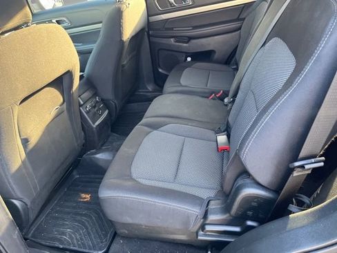 Used 2018 Ford Explorer XLT w/ Equipment Group 201A FWD image 8