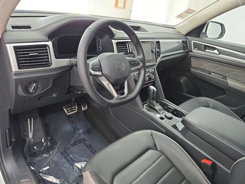 Certified 2023 Volkswagen Atlas SEL Premium image 17