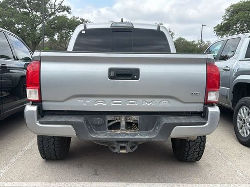 Used 2017 Toyota Tacoma TRD Sport image 6