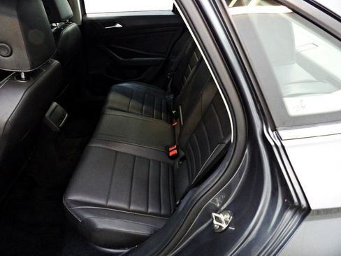 Used 2021 Volkswagen Jetta SE w/ SE Cold Weather Package FWD image 10