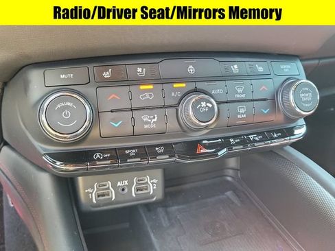 Used 2023 Dodge Durango GT RWD image 17
