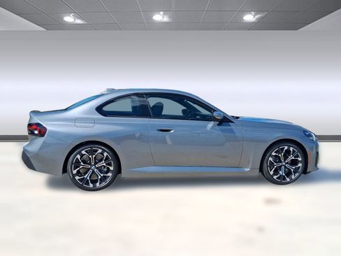 Used 2025 BMW 230i Coupe w/ Convenience Package image 8