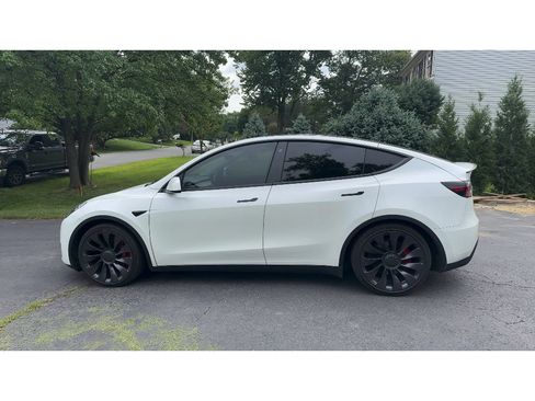 Used 2021 Tesla Model Y Performance AWD/4WD image 2