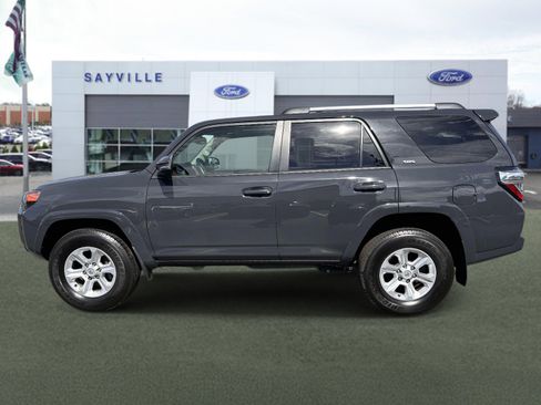 Used 2024 Toyota 4Runner SR5 Premium w/ Moonroof Package AWD/4WD image 2
