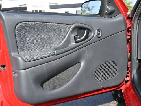 Used 2005 Chevrolet Cavalier Sedan w/ Preferred Equipment Group FWD image 18