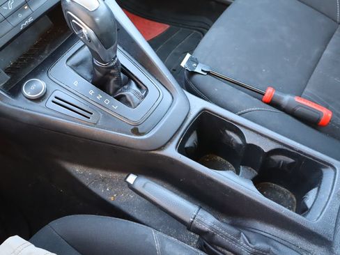 Used 2015 Ford Focus SE FWD image 23