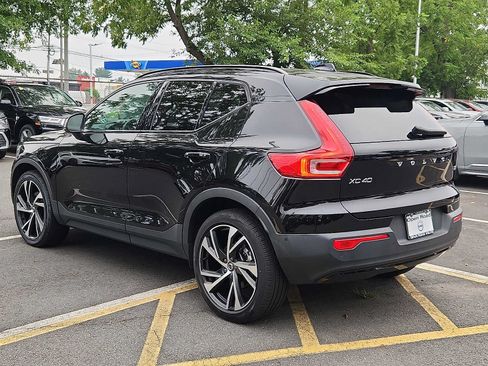 Certified 2022 Volvo XC40 T5 R-Design w/ Advanced Package AWD/4WD image 4