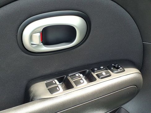 Used 2019 Kia Soul + FWD image 4
