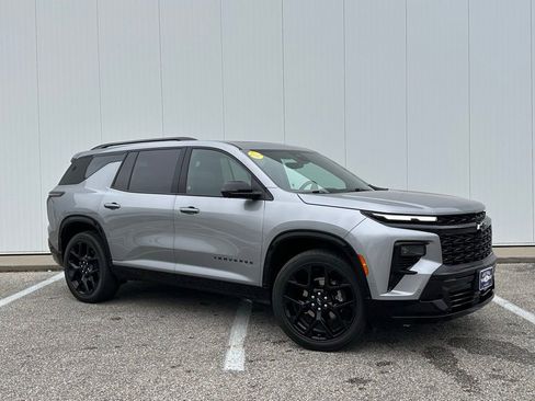 Used 2024 Chevrolet Traverse RS w/ LPO, Floor Liner Package AWD/4WD image 7