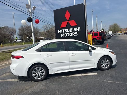Used 2023 Toyota Corolla LE FWD image 5