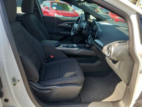 Used 2025 Chevrolet Equinox EV LT FWD image 8