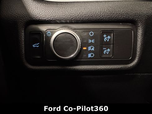 Used 2020 Ford Explorer XLT image 12