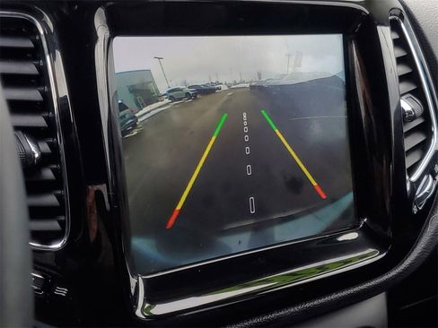 Used 2018 Jeep Compass Limited w/ Navigation Group image 23