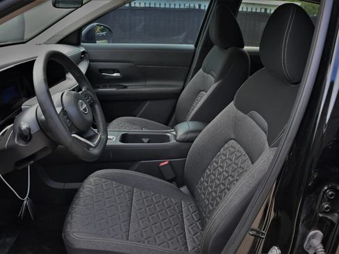 Used 2025 Nissan Kicks SV FWD image 13