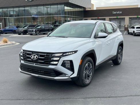 New 2026 Hyundai Tucson Blue SE AWD/4WD image 2