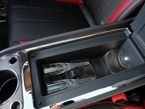 Used 2022 Bentley Bentayga image 23