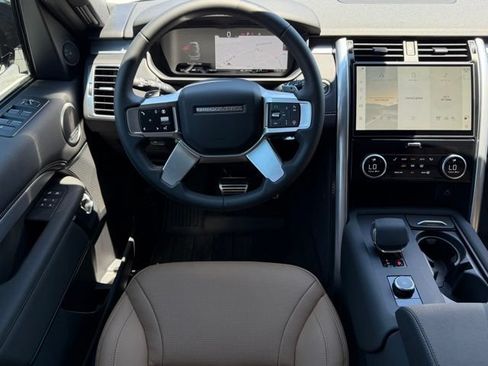 Used 2025 Land Rover Discovery Dynamic SE AWD/4WD image 6