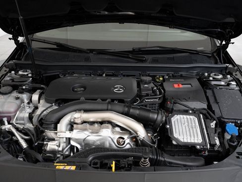 Certified 2025 Mercedes-Benz CLA 250 4MATIC image 38