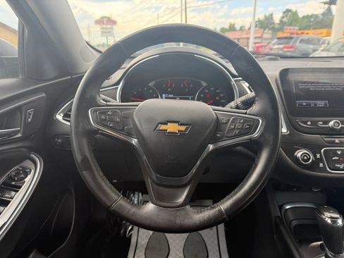 Used 2017 Chevrolet Malibu LT FWD image 26
