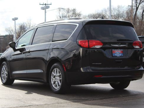 Used 2021 Chrysler Voyager Lxi image 5