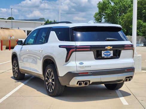 Used 2026 Chevrolet Traverse LT w/ Sun and Wheel Package FWD image 5
