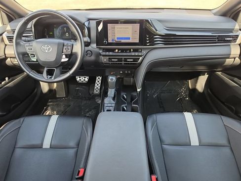 Used 2025 Toyota Camry SE FWD image 9