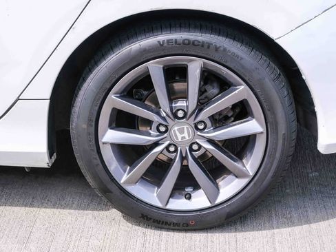 Used 2019 Honda Civic EX image 9