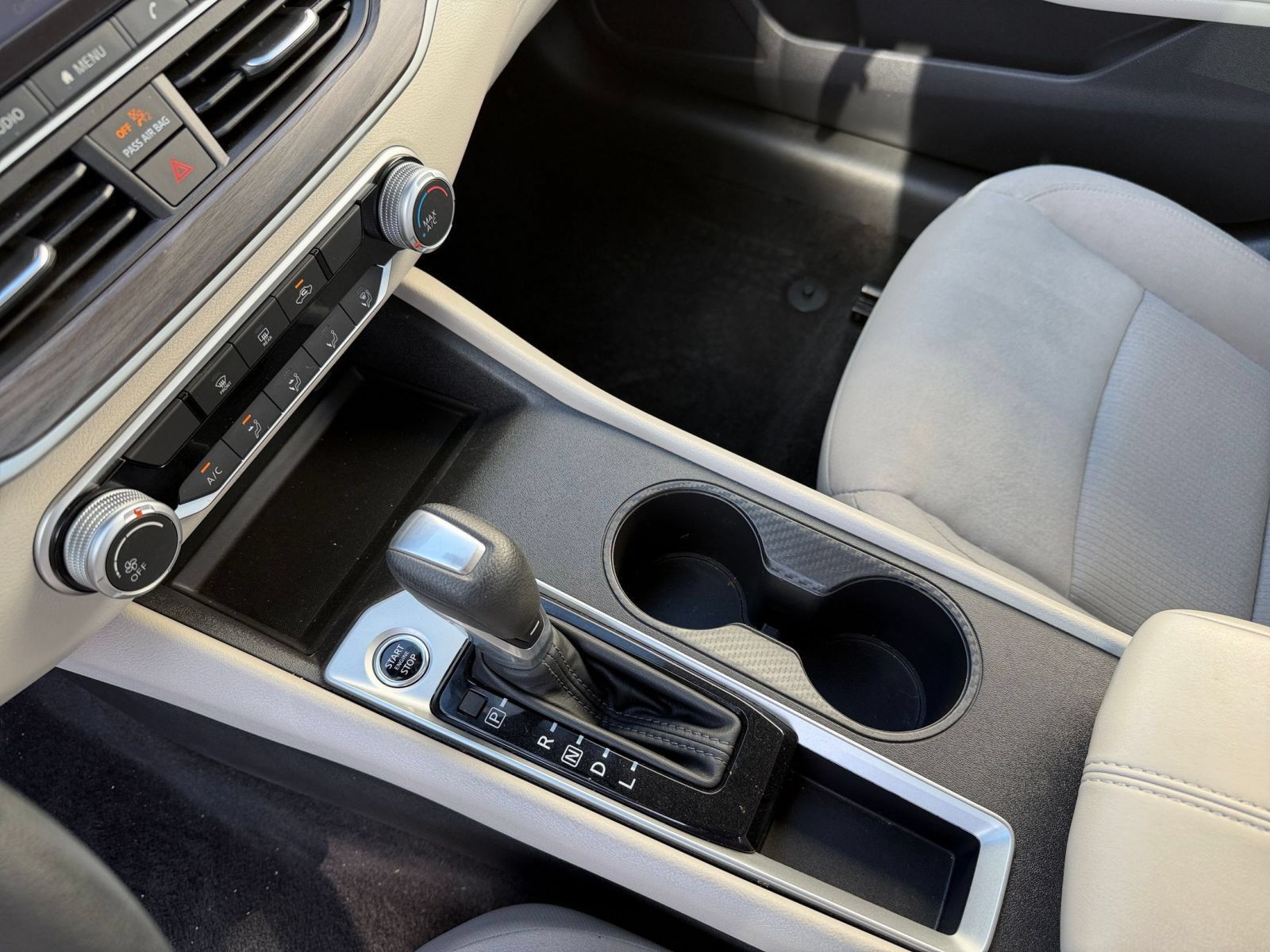 Used 2025 Nissan Altima 2.5 SV FWD image 40