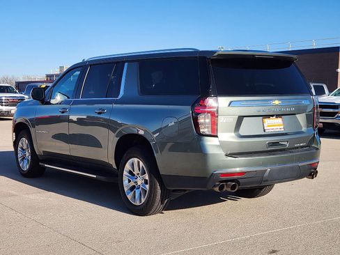 Used 2023 Chevrolet Suburban Premier image 10