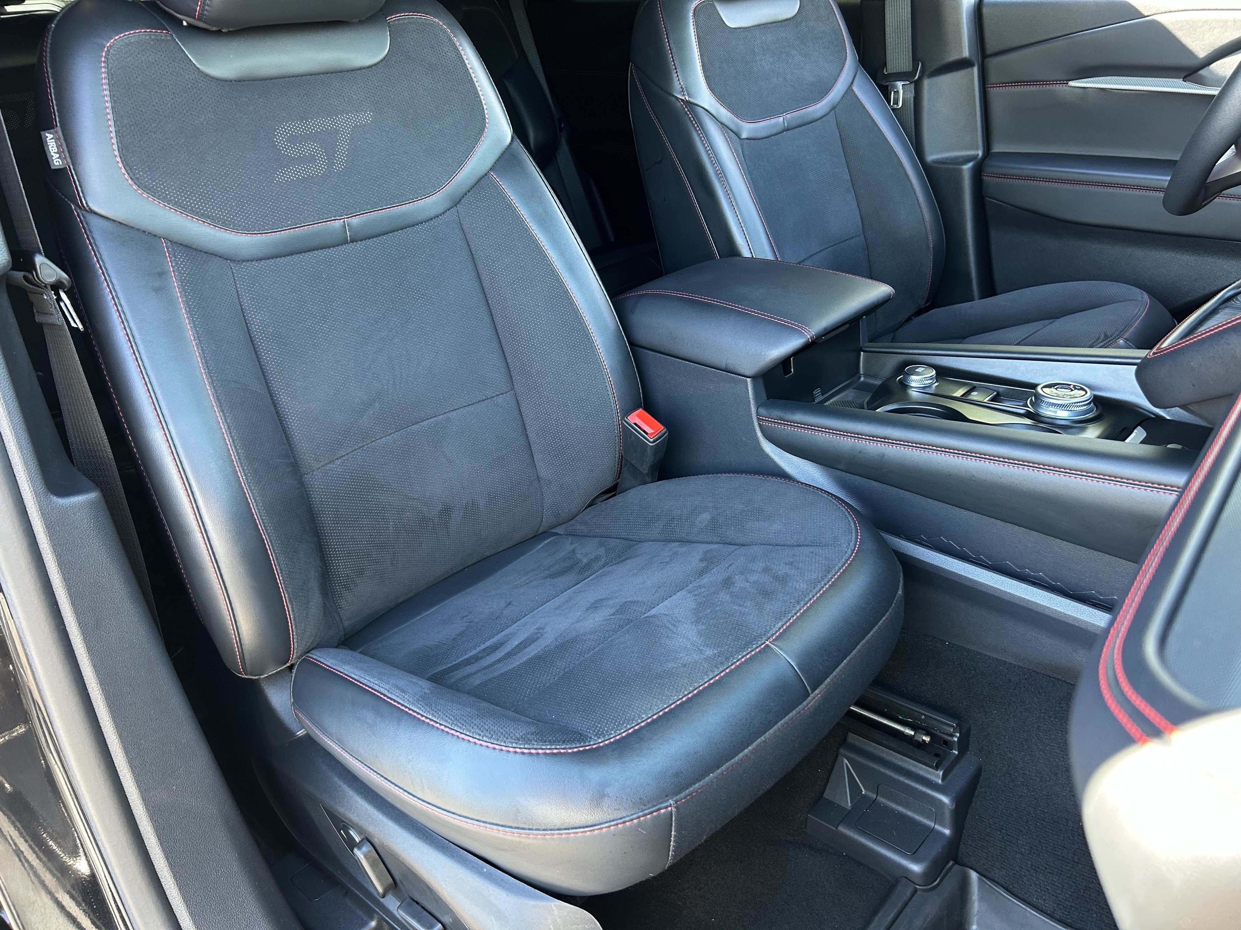 Used 2025 Ford Explorer ST AWD/4WD image 8