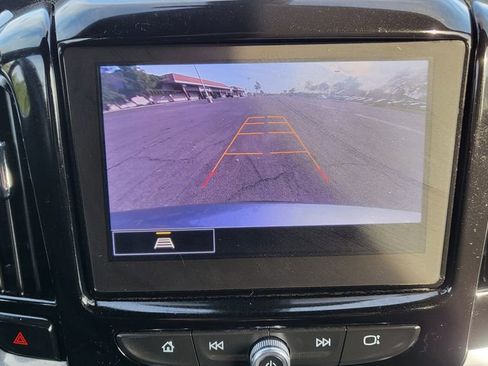 Used 2023 Chevrolet Traverse LT image 35