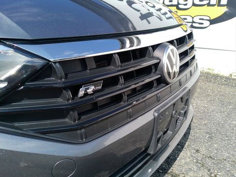 Used 2020 Volkswagen Jetta R-Line FWD image 3