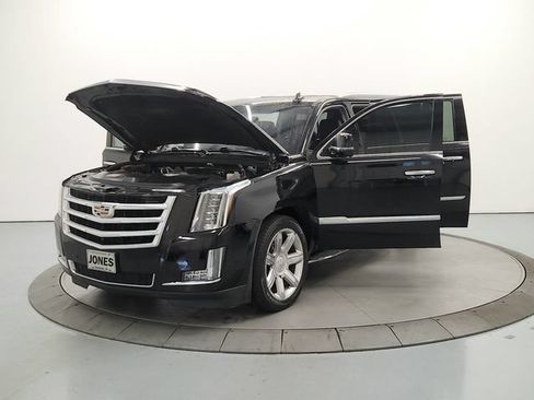 Used 2018 Cadillac Escalade ESV Luxury RWD image 12
