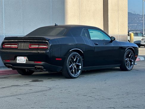 Used 2022 Dodge Challenger R/T w/ Plus Package image 4