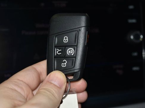 Used 2024 Volkswagen Taos SE AWD/4WD image 18