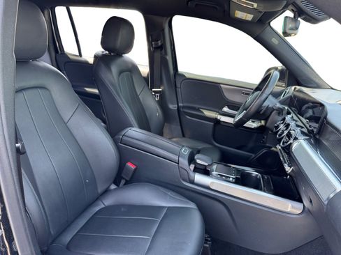 Used 2022 Mercedes-Benz GLB 250 w/ Premium Package Lite image 15