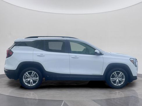 Used 2022 GMC Terrain SLE w/ Driver Convenience Package image 8