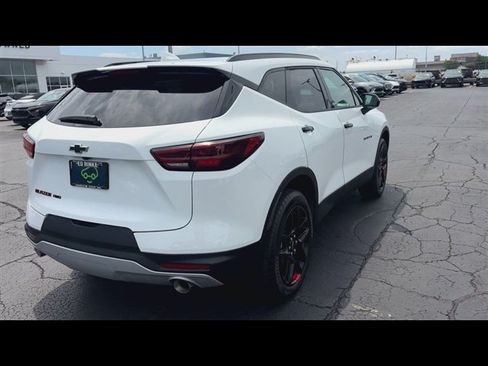 Certified 2025 Chevrolet Blazer LT w/ Redline Edition AWD/4WD image 8