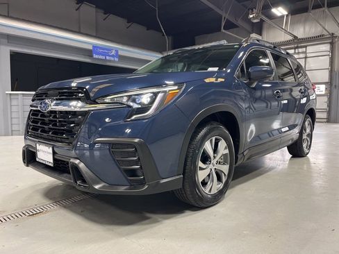 Certified 2025 Subaru Ascent Premium image 3