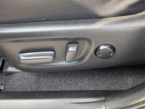 Used 2018 Toyota RAV4 Limited image 20