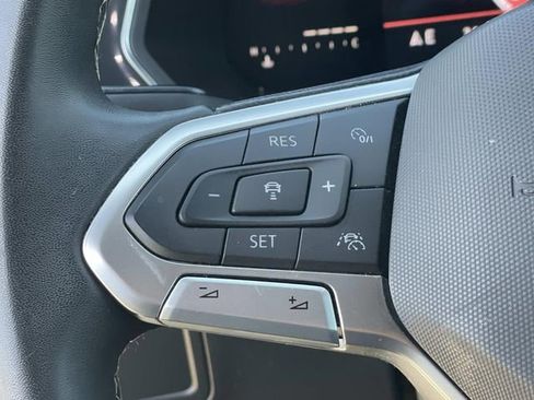 Used 2023 Volkswagen Tiguan SE R-Line image 8