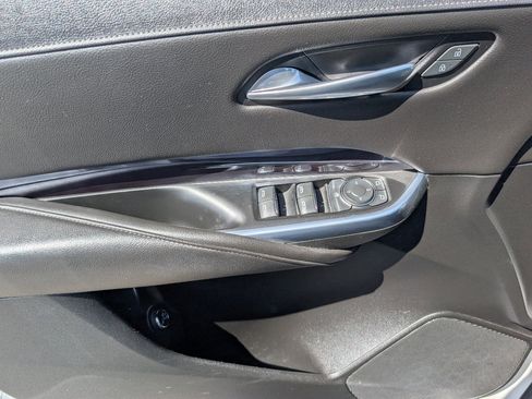 Used 2021 Cadillac XT4 Luxury w/ Cold Weather Package image 15