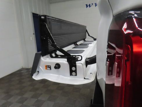 Used 2023 GMC Sierra 1500 SLT w/ SLT Premium Plus Package image 39