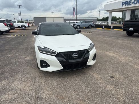 Used 2023 Nissan Maxima SR w/ Sport Mat Group FWD image 3